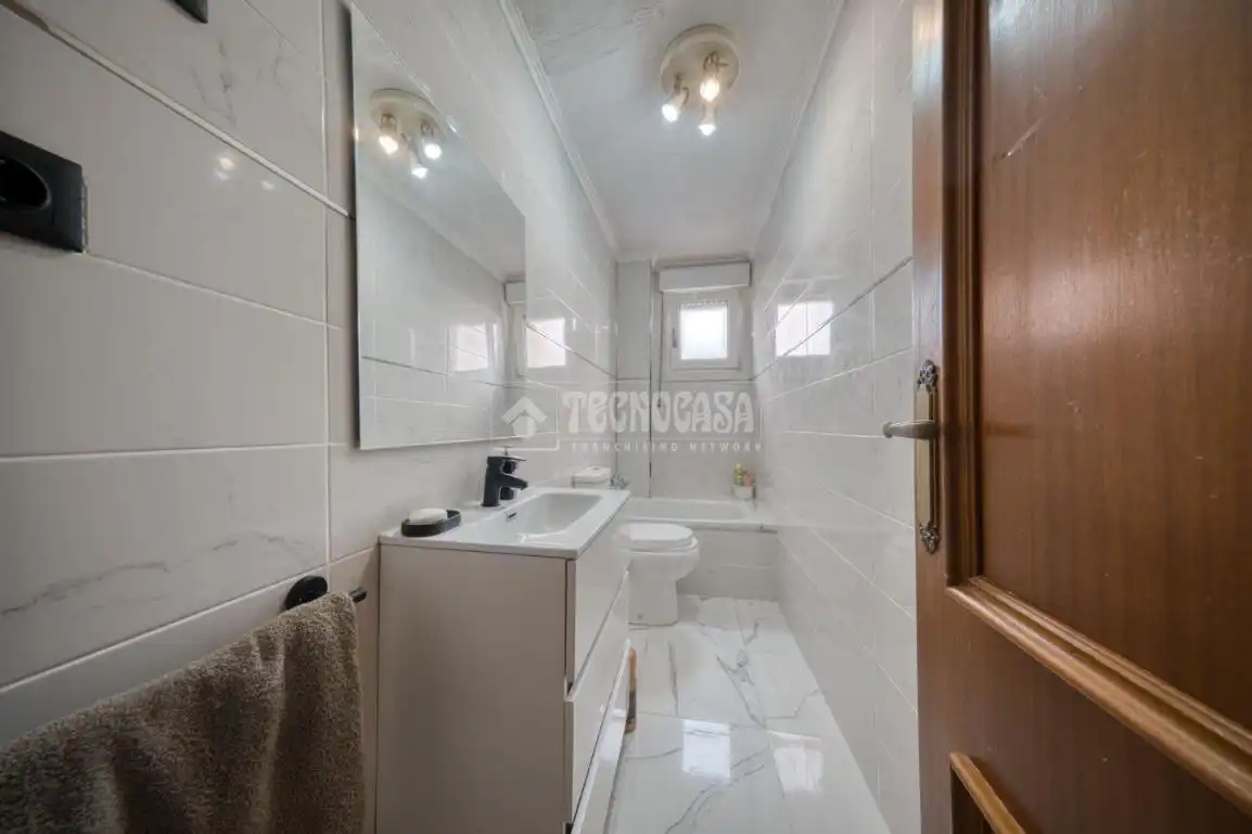Bathroom of Flat for sale in Valladolid