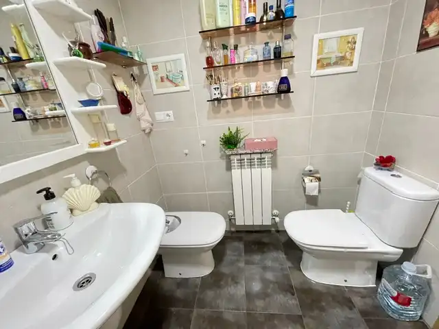 Baño de Apartamento en venta en Cistérniga con Calefacción, Trastero y Amueblado