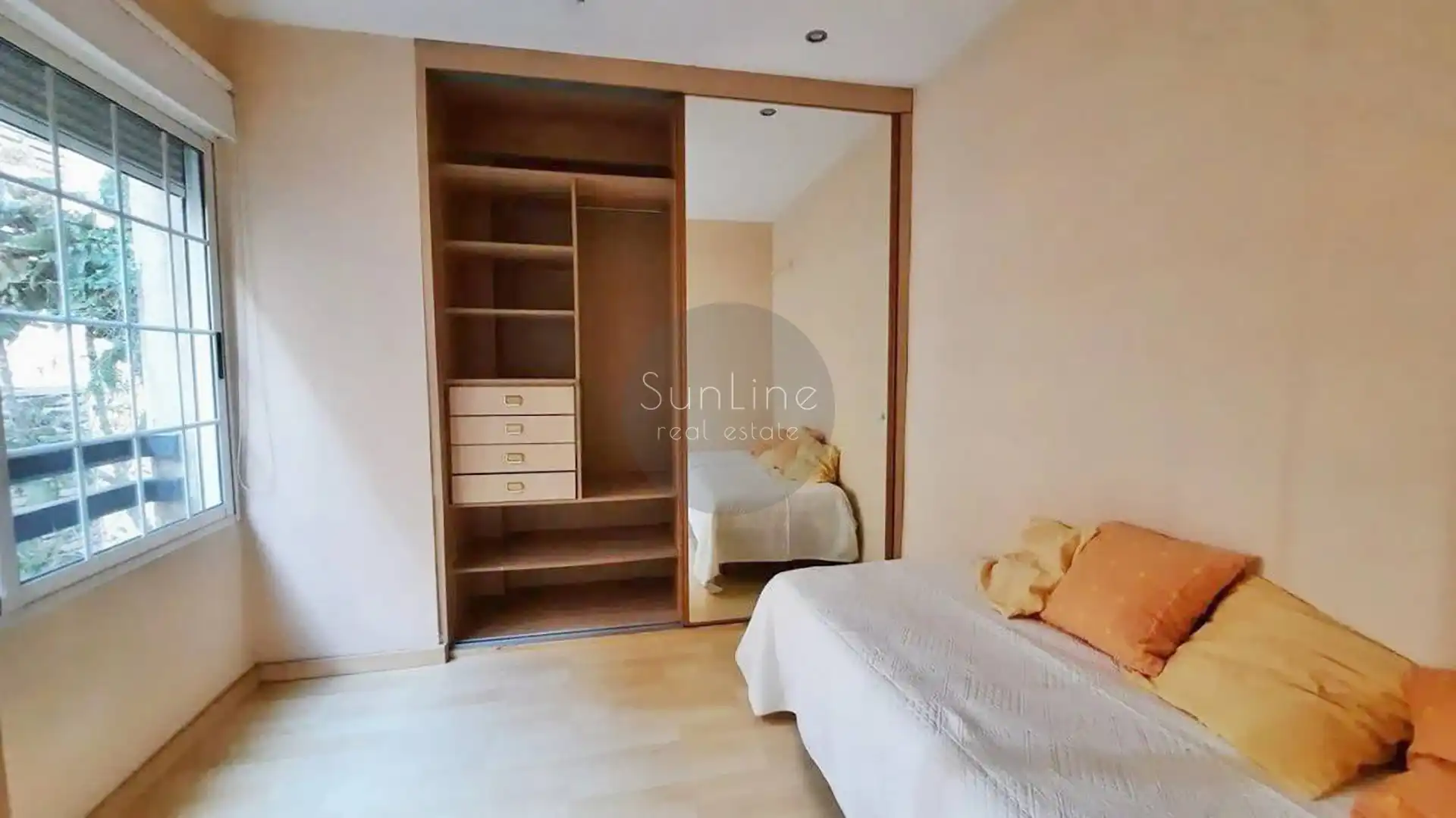 Schlafzimmer von Wohnung zur Miete in Valencia mit Klimaanlage, Terrasse und Möbliert