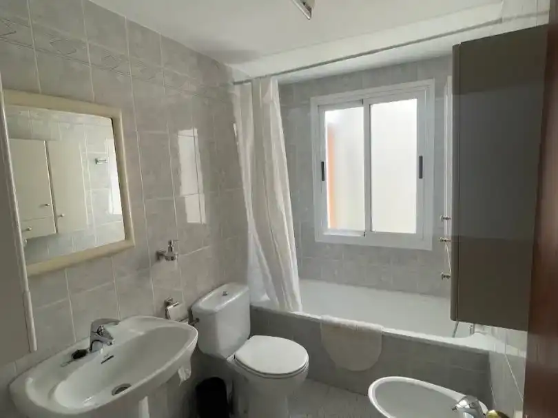 Badezimmer von Wohnung zur Miete in Ronda mit Klimaanlage, Möbliert und Balkon
