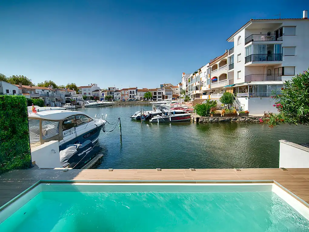 Piscina de Casa adosada en venda en Empuriabrava amb Terrassa, Piscina i Moblat