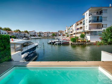 Terraced house with pool for sale in Carrer Port Alegre
