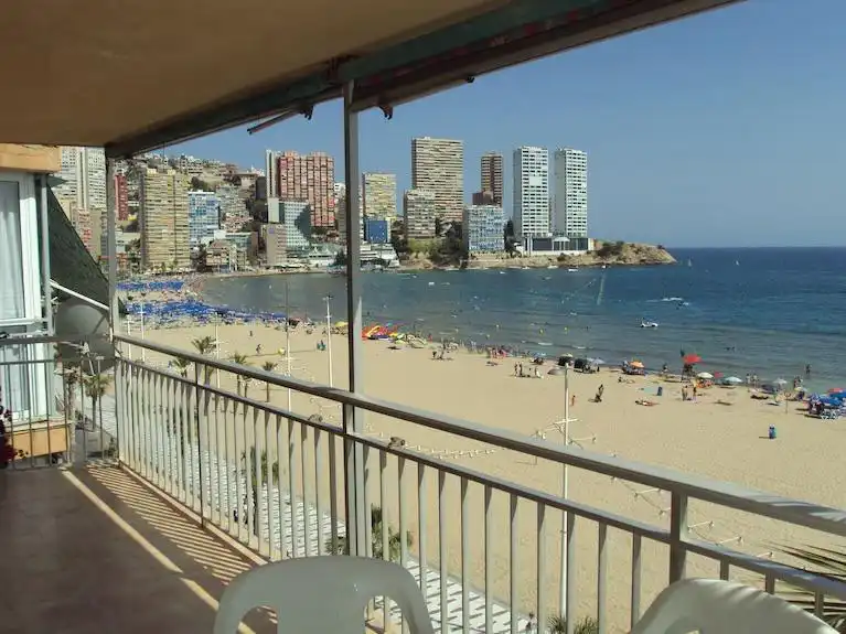 Schlafzimmer von Wohnung zum Verkauf in Benidorm mit Privatgarten, Terrasse und Möbliert