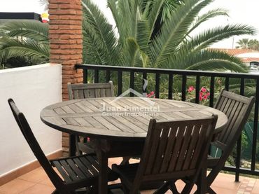 Apartament amb balcó en venda a Calle REPOSO 1