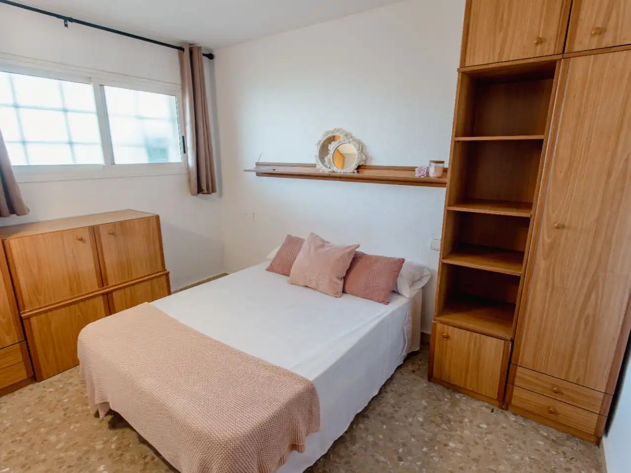 Habitación de Piso de alquiler en Salou con Aire acondicionado, Terraza y Amueblado