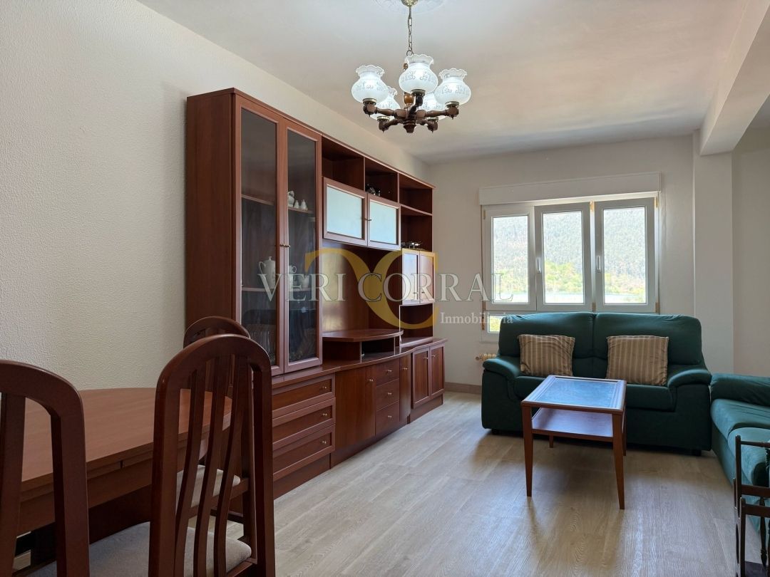 Sala d'estar de Pis en venda en Val de San Vicente  amb Calefacció, Traster i Moblat
