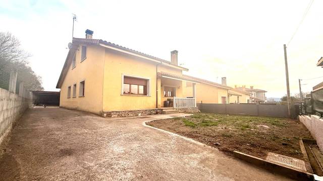 Casa-chalet en Venta en Lalín