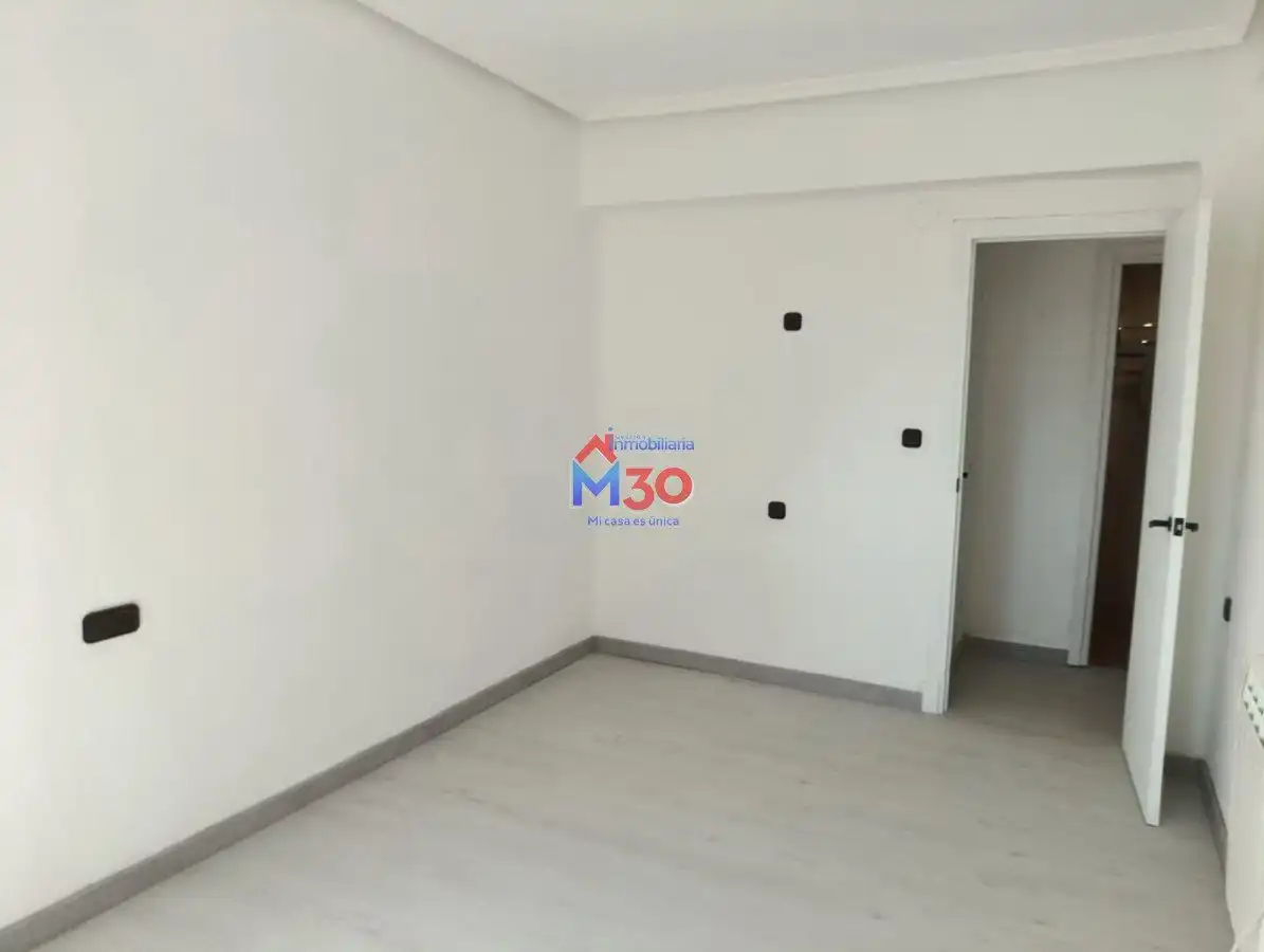 Dormitori de Apartament en venda en Miranda de Ebro amb Calefacció, Terrassa i Traster