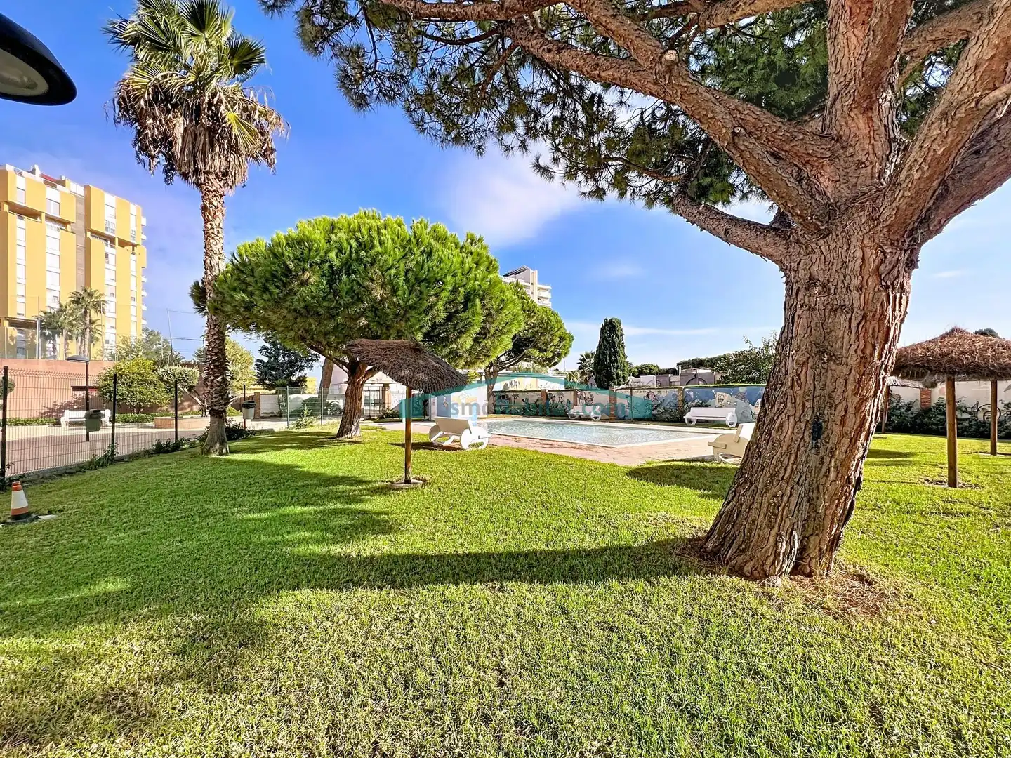 Vista exterior de Pis en venda en Canet d'En Berenguer amb Jardí privat, Terrassa i Balcó