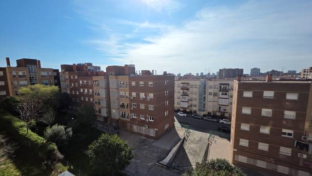 Piso en Alquiler en Avenida de la Virgen del Carmen en Pinar del Rey