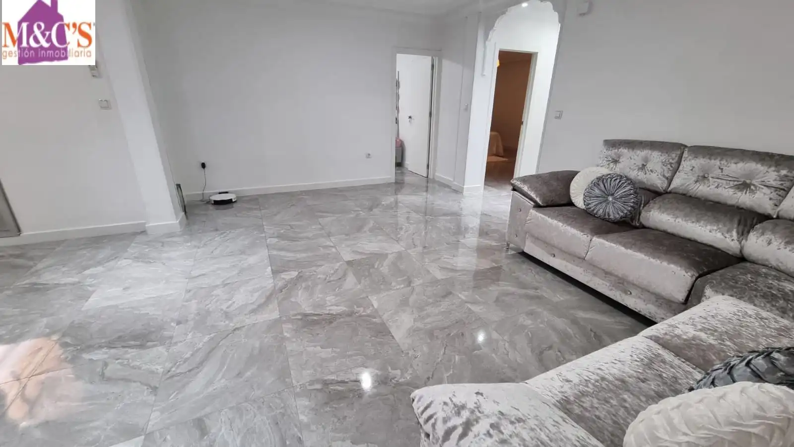 Sala d'estar de Casa o xalet en venda en Puertollano amb Aire condicionat, Terrassa i Moblat