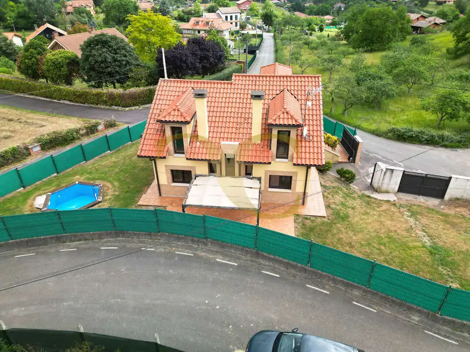 Casa o chalet en venta en Gijón  con Calefacción, Jardín privado y Balcón