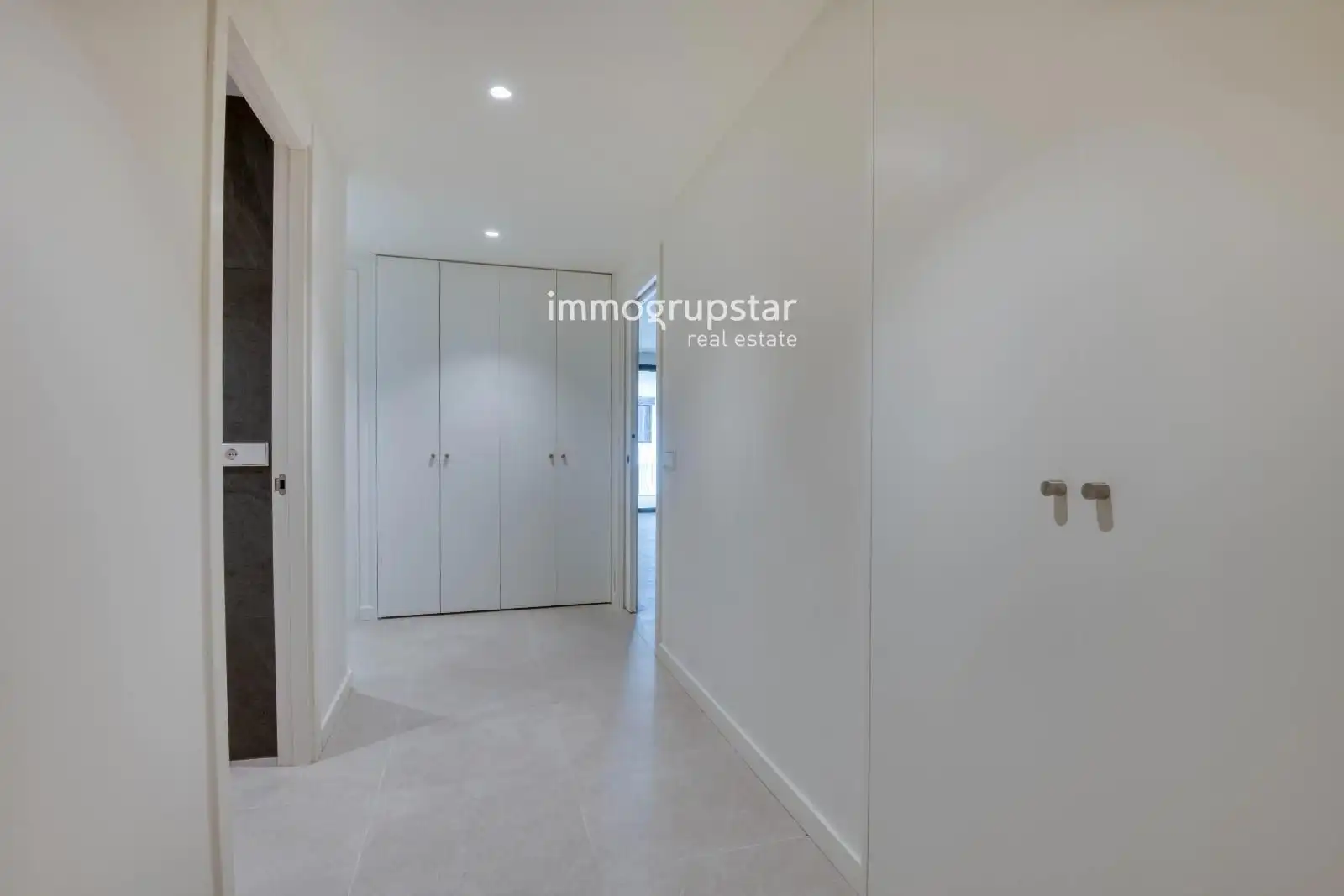 Appartamento con terrazza in vendita a Calle de Gràcia, imagen 3