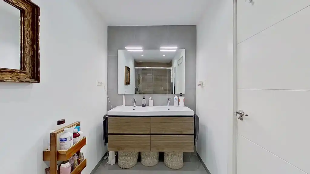 Baño de Piso en venta en Málaga con Aire acondicionado, Terraza y Amueblado