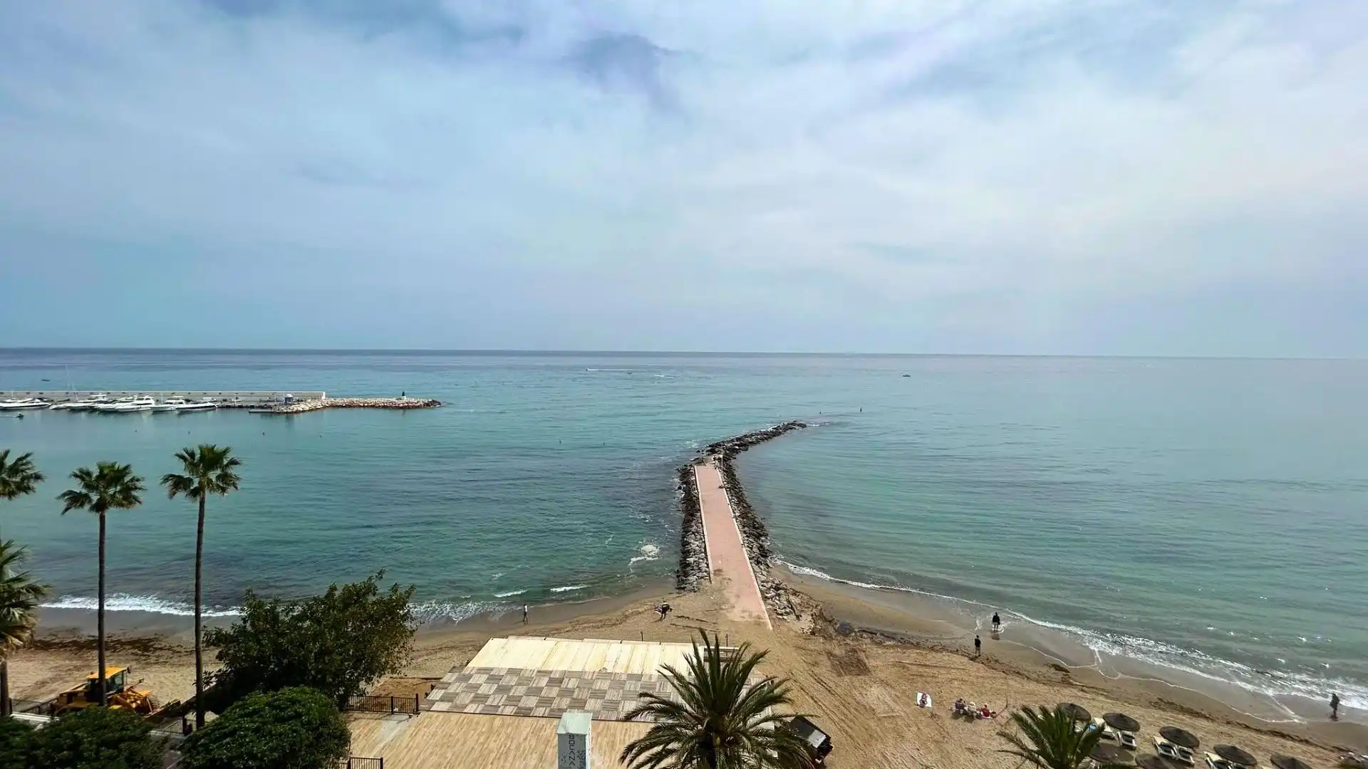 Vista exterior de Estudi en venda en Marbella amb Aire condicionat, Jardí privat i Terrassa