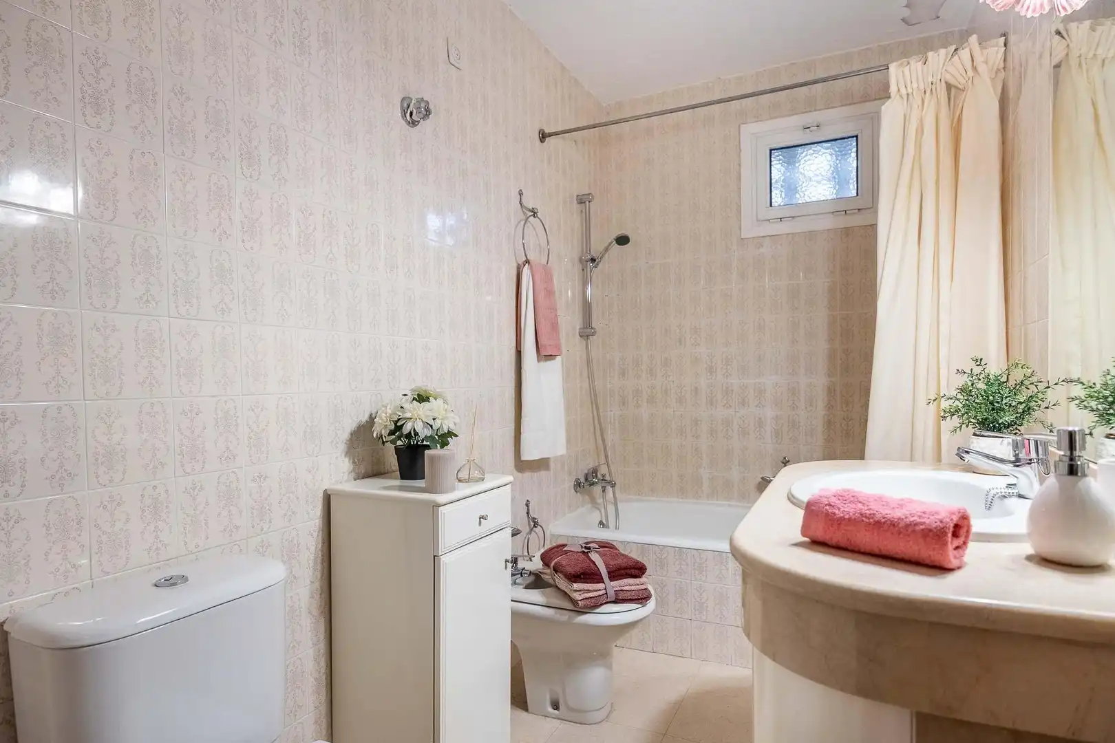 Badezimmer von Wohnung zum Verkauf in Sevilla mit Klimaanlage, Privatgarten und Terrasse