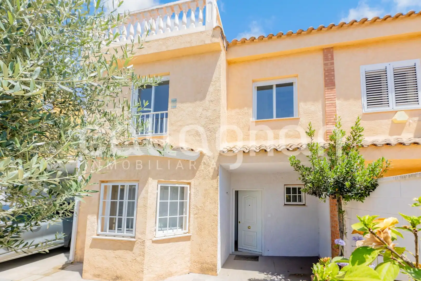Jardí de Casa adosada en venda en La Pobla de Vallbona amb Aire condicionat, Jardí privat i Terrassa