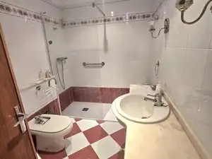 Baño de Piso en venta en Valencia con Aire acondicionado, Calefacción y Amueblado