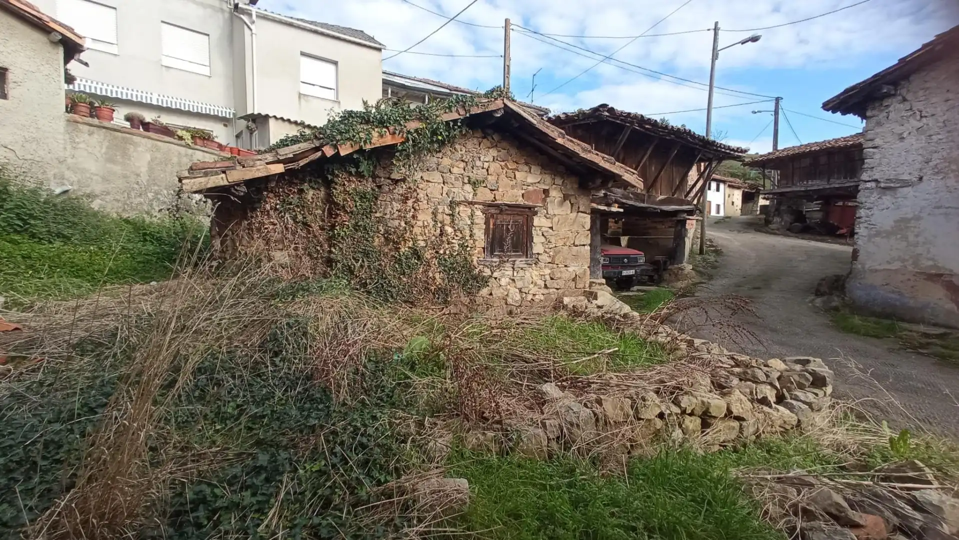 Finca rústica en venta en Sariego con Jardín privado y Amueblado