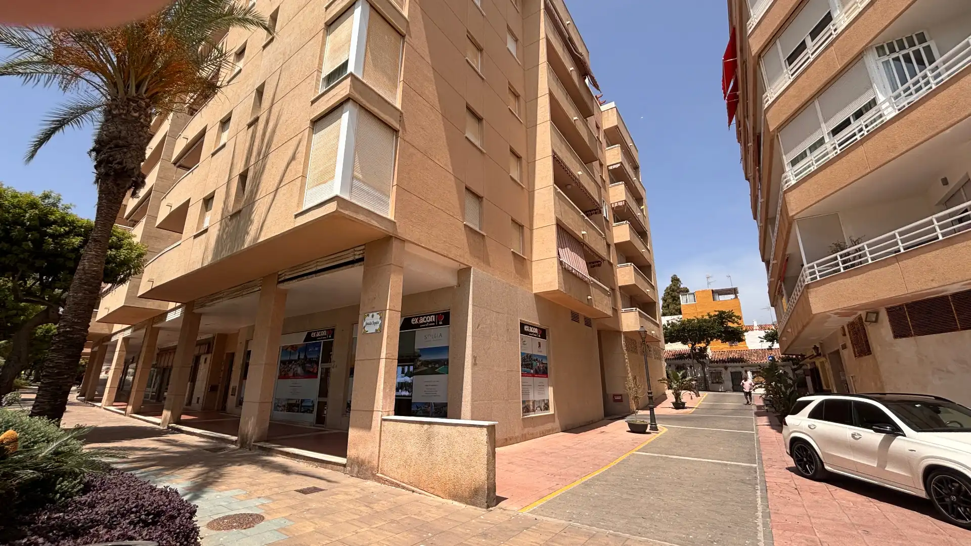 Vista exterior de Local en venta en Estepona