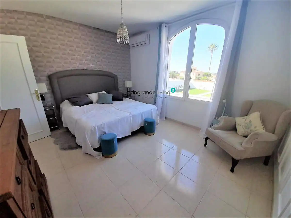 Bedroom of Houses for sale in La Línea de la Concepción  with Air Conditioner, Private garden and Terrace