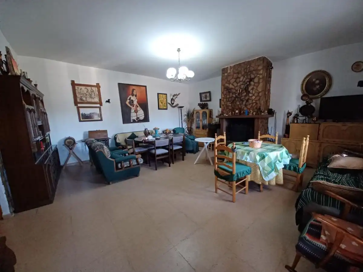 Casa rústica amb jardí en venda a La Roda