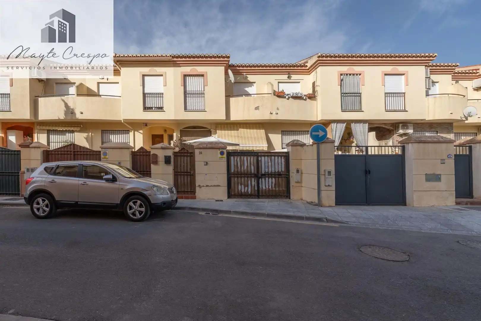 Außenansicht von Einfamilien-Reihenhaus zum Verkauf in Ogíjares mit Klimaanlage und Gemeinschaftspool