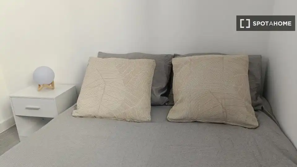 Bedroom of Apartments for share in Vilanova i la Geltrú  with Air Conditioner, Terrace and Furnished