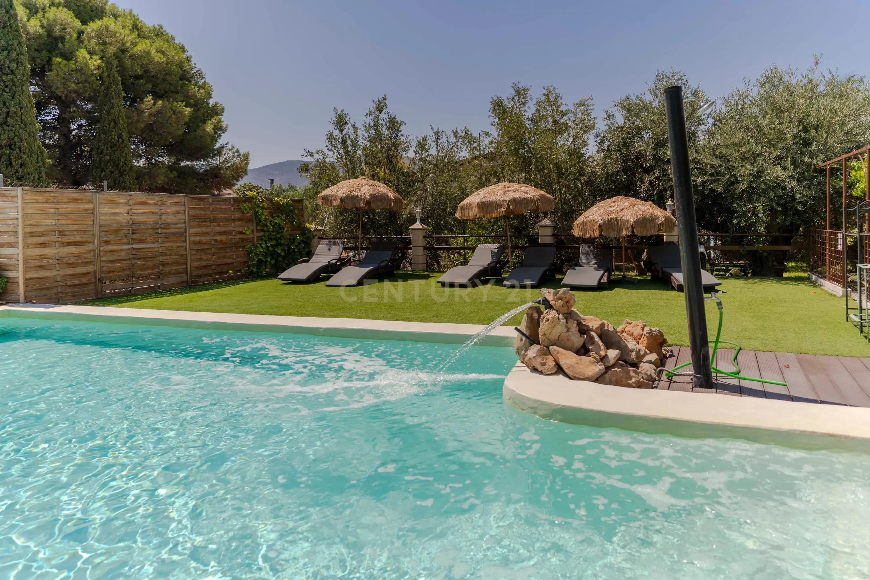 Swimming pool of Building for sale in Gójar