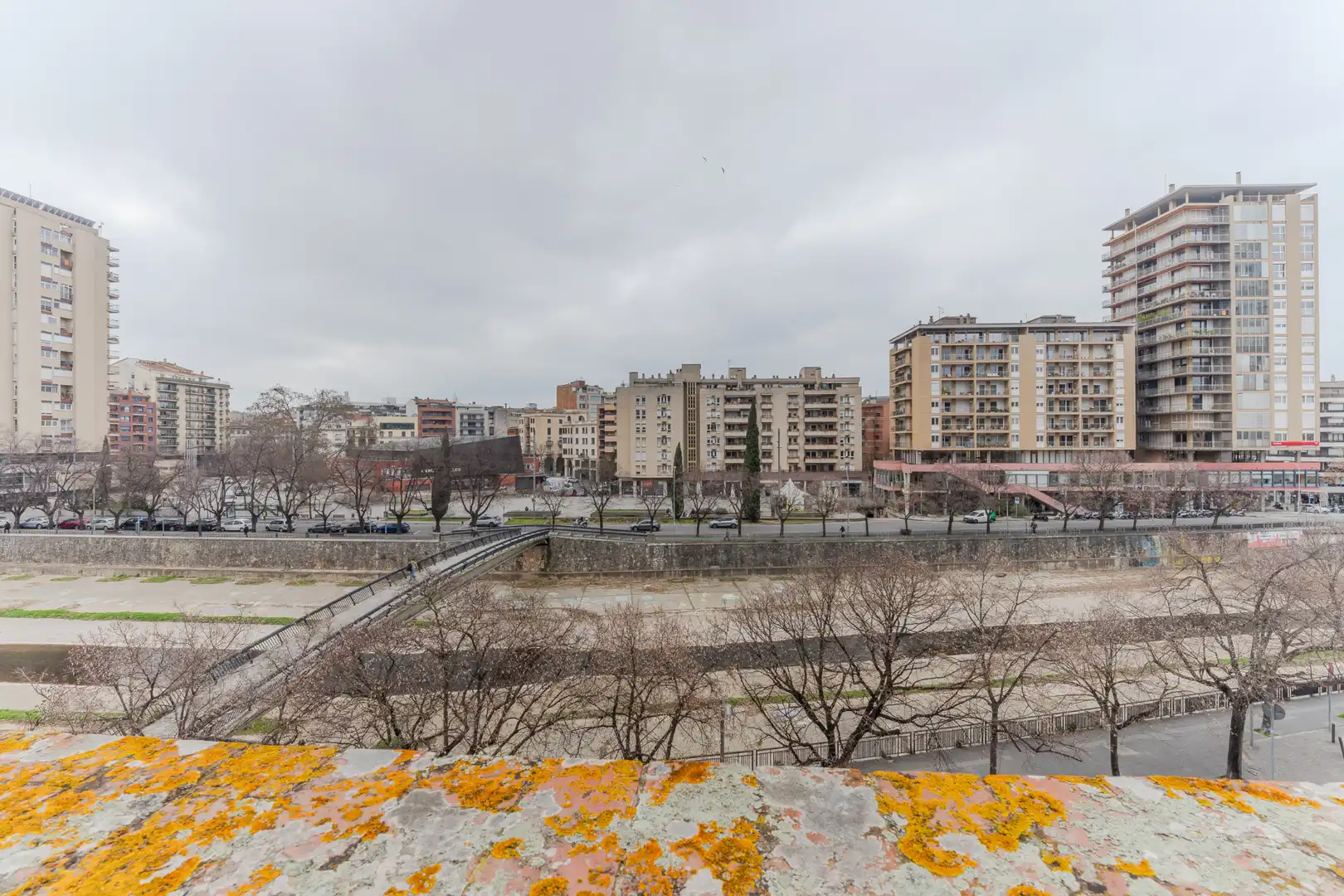 Außenansicht von Wohnung zum Verkauf in Girona mit Heizung und Terrasse