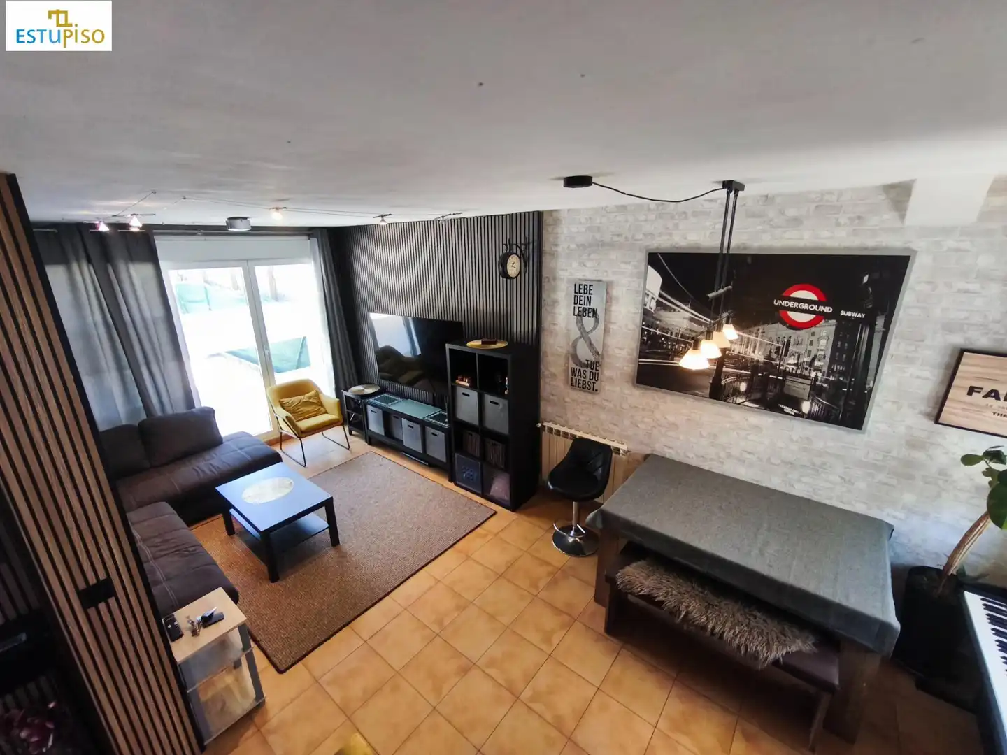 Sala d'estar de Casa adosada en venda en Erriberagoitia / Ribera Alta amb Calefacció, Terrassa i Alarma