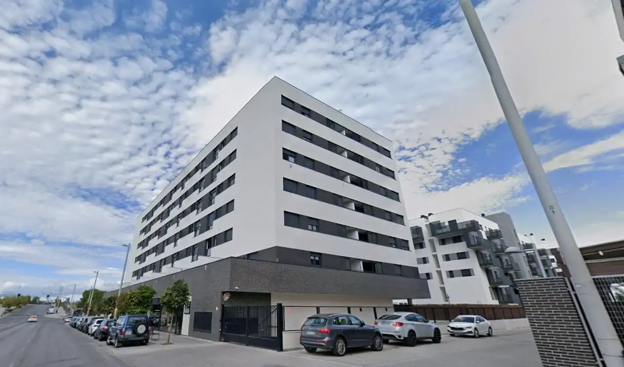 Vista exterior de Pis en venda en Madrid amb Traster, Moblat i Piscina comunitària