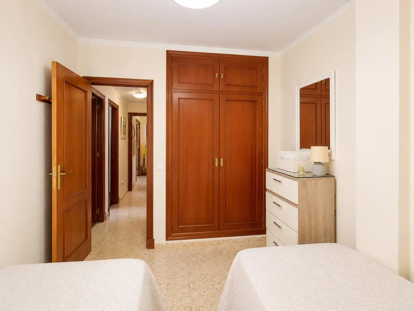 Habitación de Ático en venta en Chipiona con Aire acondicionado, Calefacción y Jardín privado