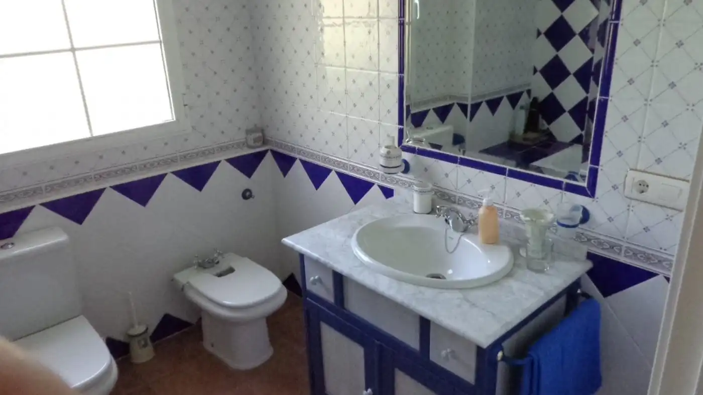 Baño de Casa o chalet en venta en Petrer con Aire acondicionado, Calefacción y Jardín privado