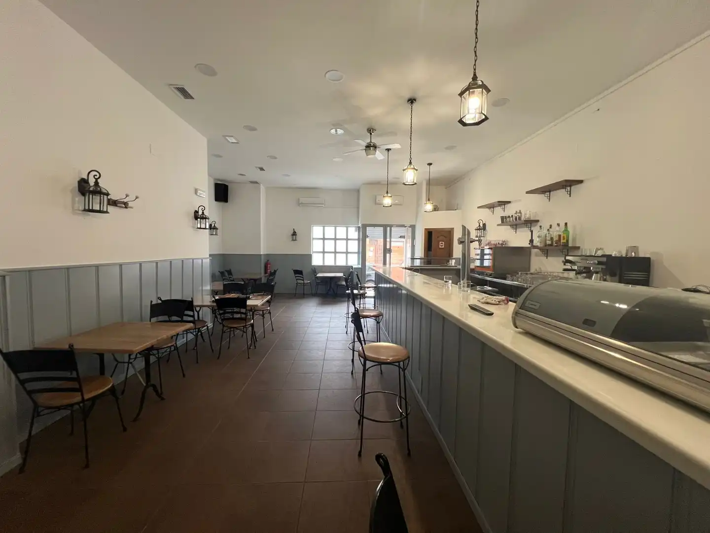Local en venta en Velilla de San Antonio con Aire acondicionado, Calefacción y Amueblado