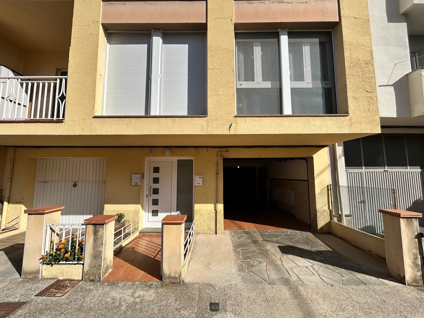 Vista exterior de Pis en venda en Olot amb Calefacció, Terrassa i Balcó