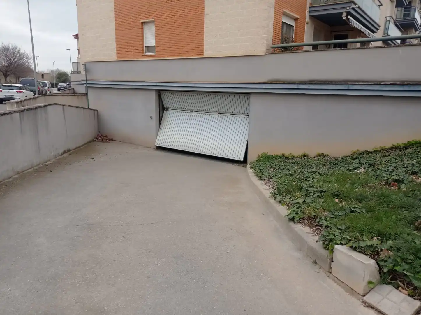 Parking de Piso en venta en Monzón con Calefacción, Terraza y Trastero
