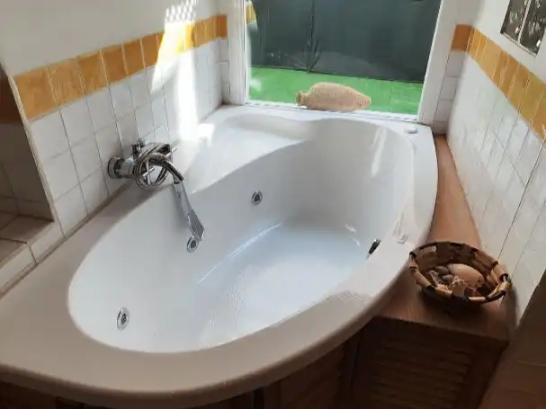 Bany de Casa o xalet en venda en Dos Hermanas amb Aire condicionat, Terrassa i Balcó