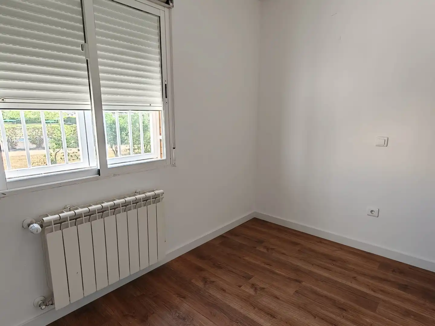 Habitación de Casa adosada en venta en Barcience con Calefacción, Jardín privado y Amueblado