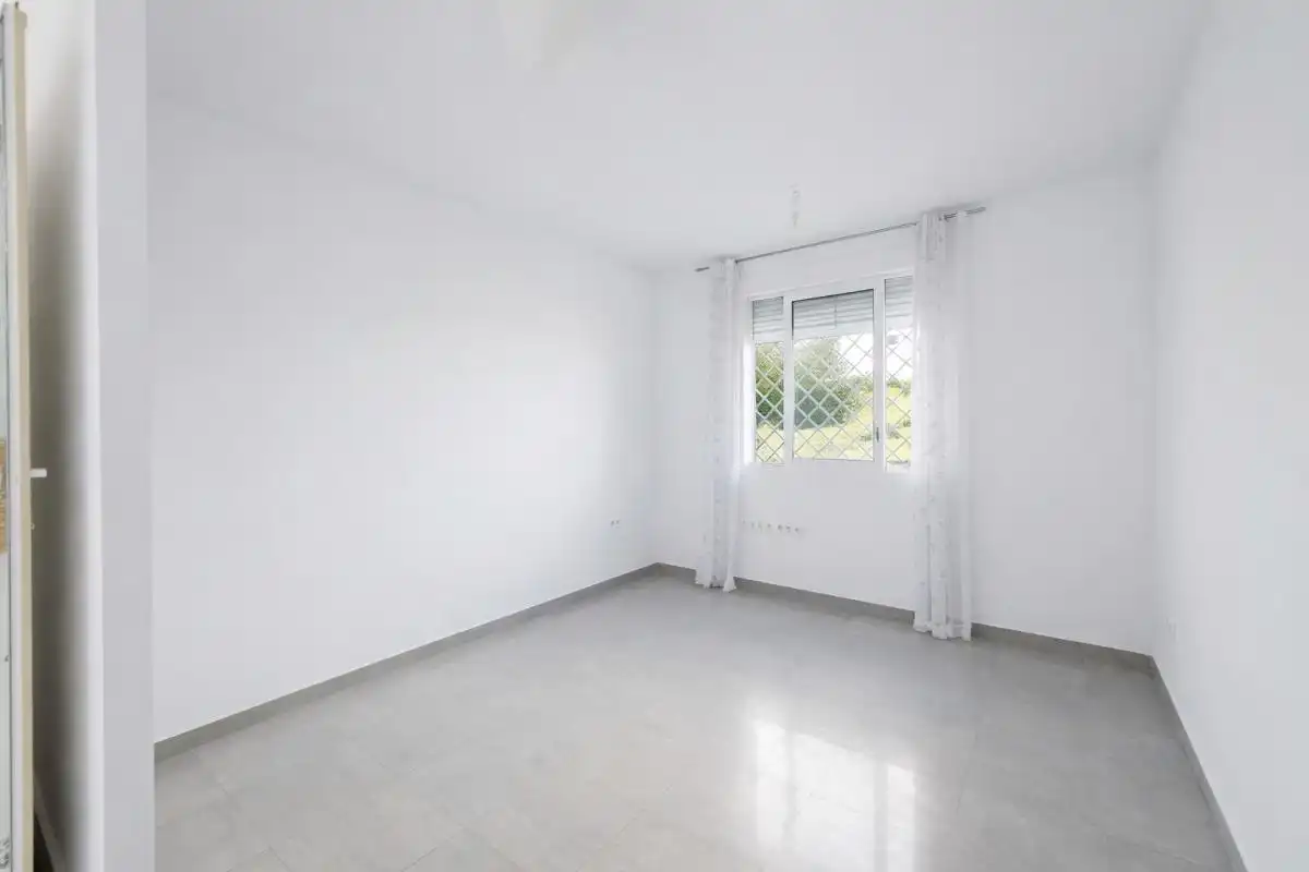 Habitación de Casa adosada en venta en Benalmádena con Calefacción, Jardín privado y Terraza