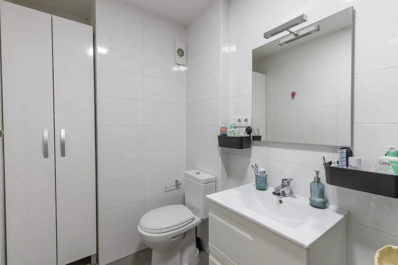 Bathroom of Flat for sale in Granada  with Heating and Balcony