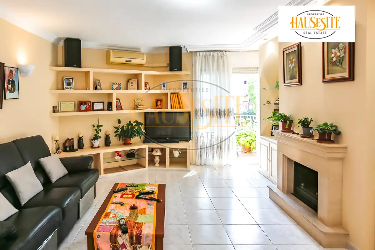 Living room of Houses for sale in Vilanova i la Geltrú  with Heating, Terrace and Balcony