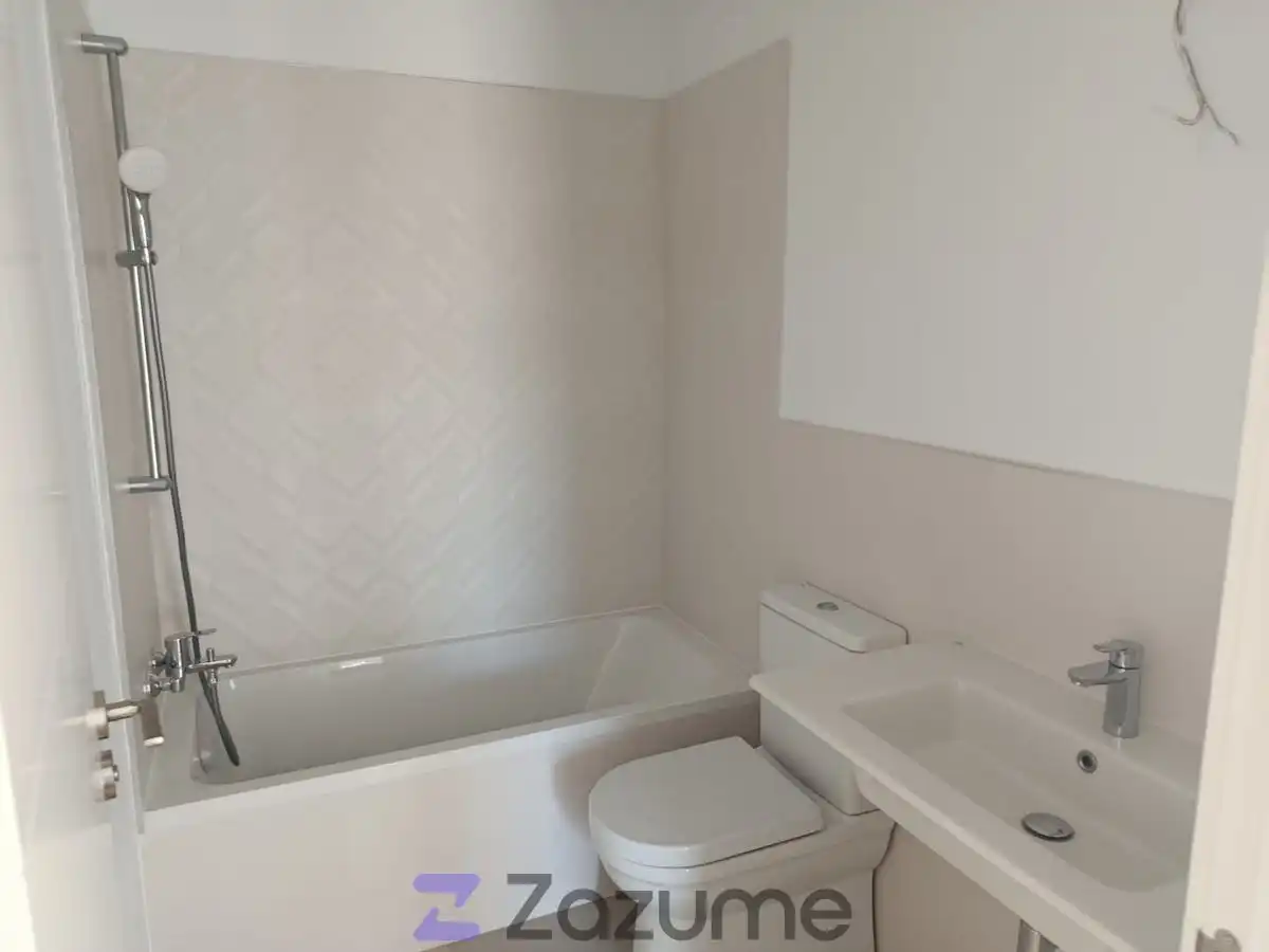 Badezimmer von Wohnung zur Miete in Dos Hermanas mit Klimaanlage, Heizung und Privatgarten