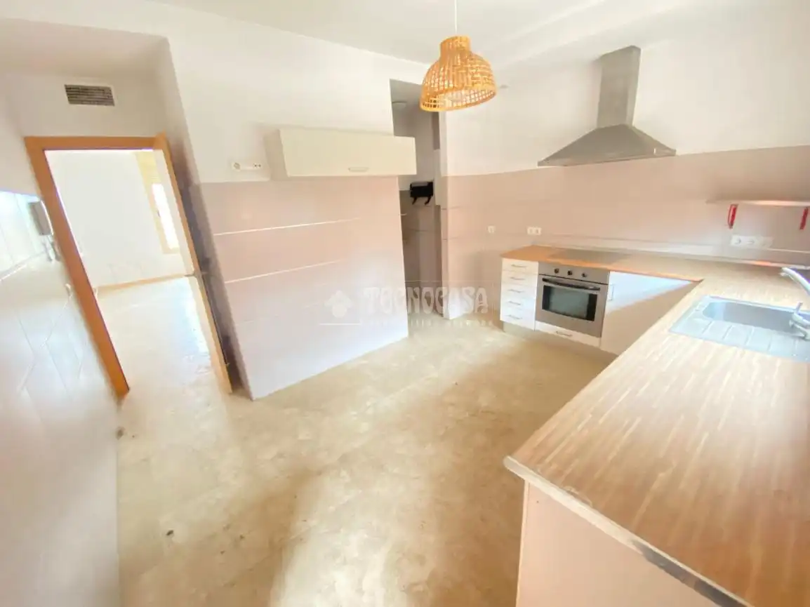 Cocina de Piso en venta en Sanlúcar la Mayor con Aire acondicionado y Amueblado