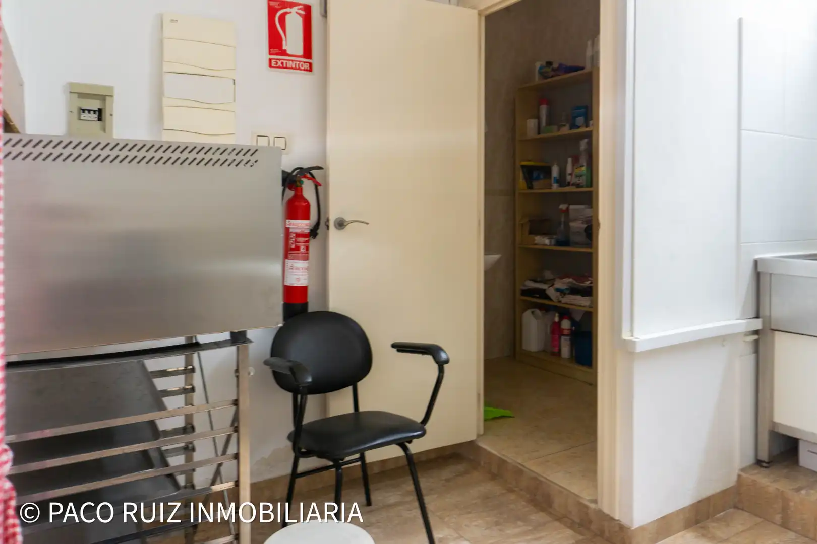 Local en venda en Almería amb Aire condicionat i Moblat