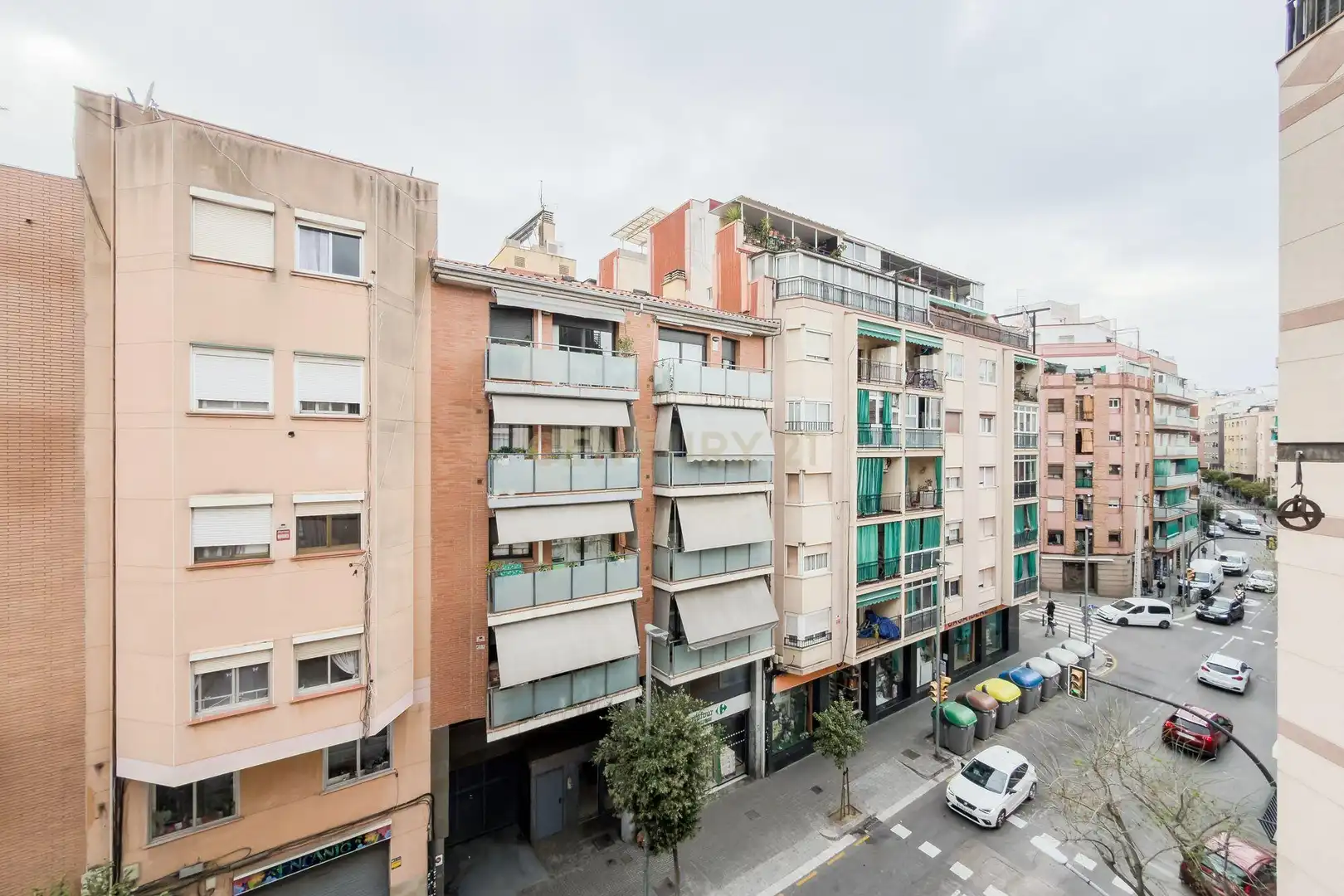 Vista exterior de Piso en venta en L'Hospitalet de Llobregat
