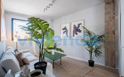 Living room of Flat for sale in  Madrid Capital  with Heating and Furnished