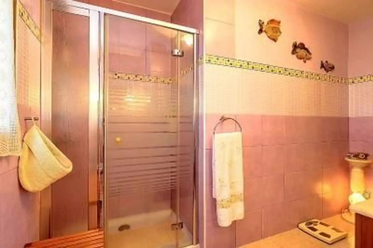 Bathroom of Houses for sale in Bimenes  with Heating, Private garden and Parquet flooring