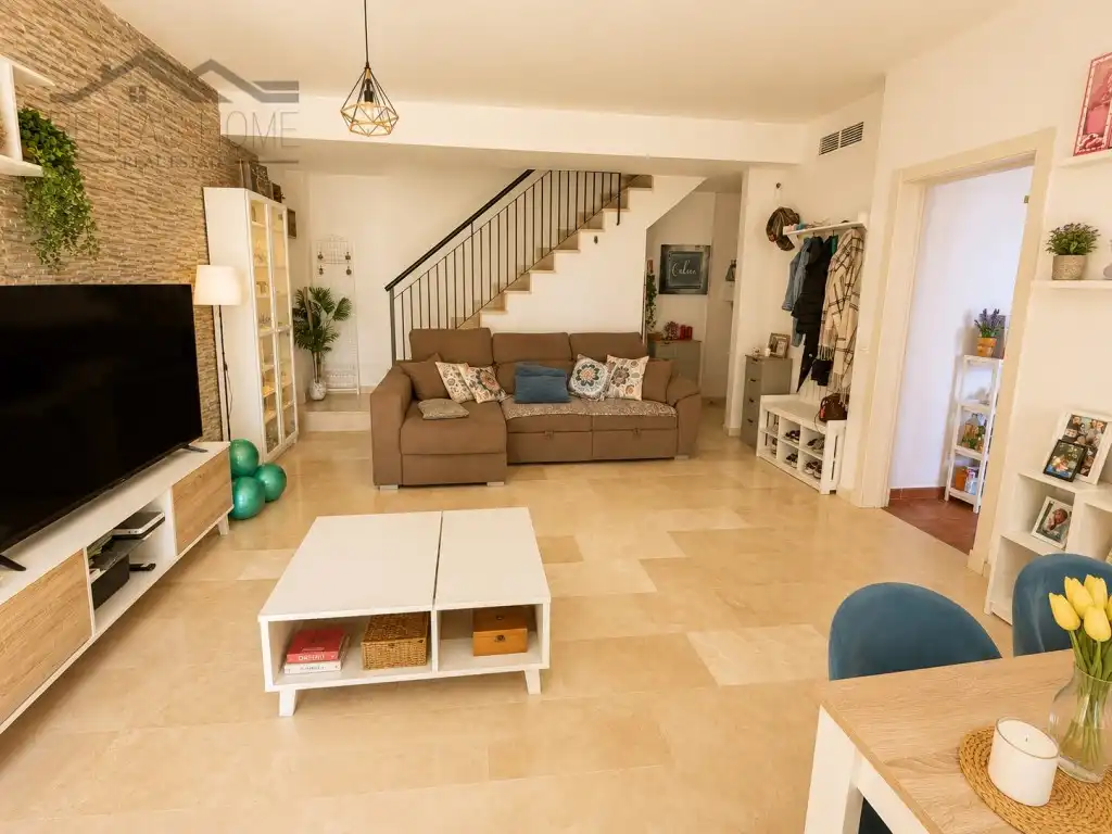 Wohnzimmer von Maisonette zum Verkauf in Estepona mit Klimaanlage, Terrasse und Schwimmbad