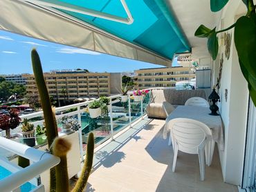 Pis amb piscina en venda a Carrer de Viladomat 6